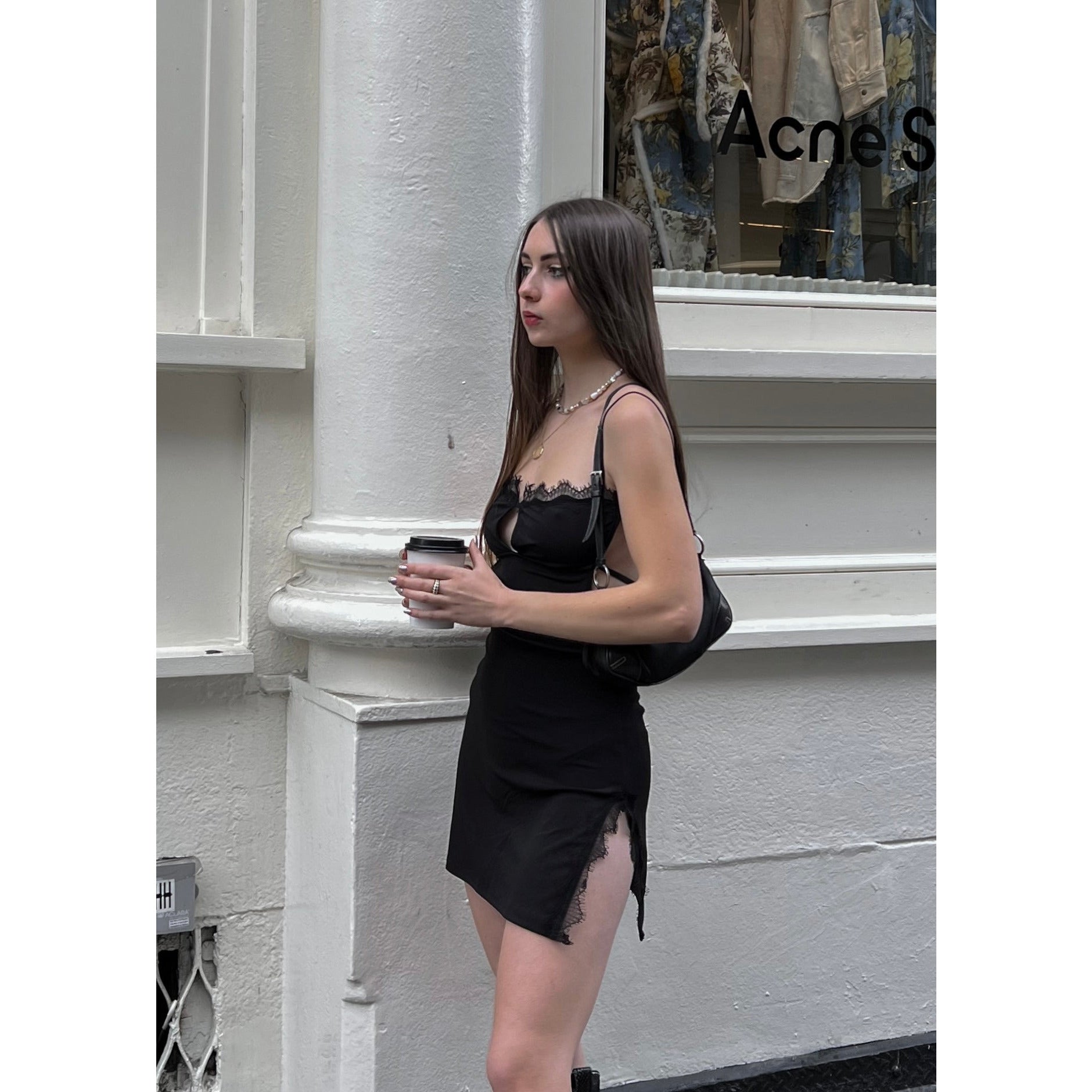 SCHWARZES KLEID